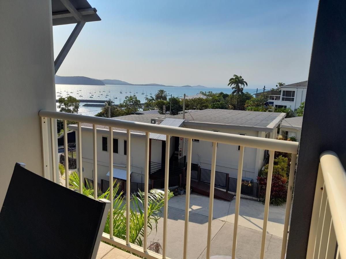 Airlie Aparthotel 3*