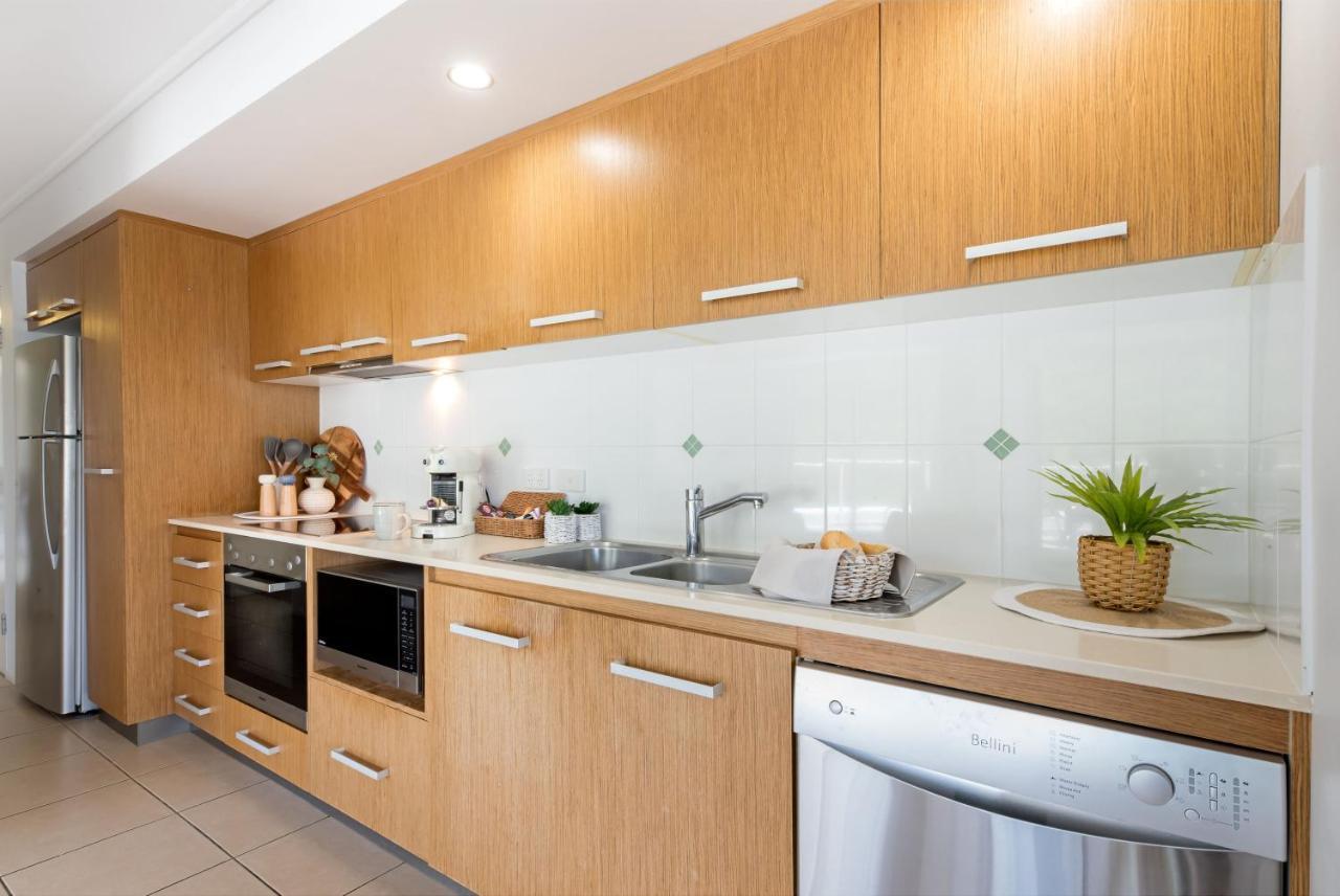 What A View - 2 Bedroom Apartment Airlie Beach