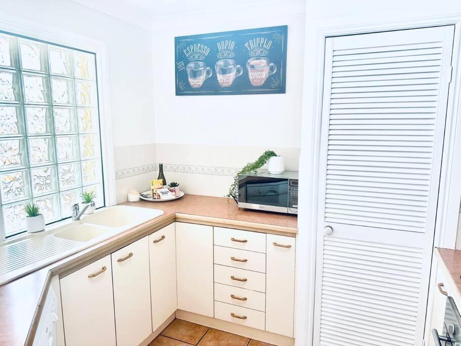 Bliss Apartment- Seaviews-wifi-pool-bbq Apartamento