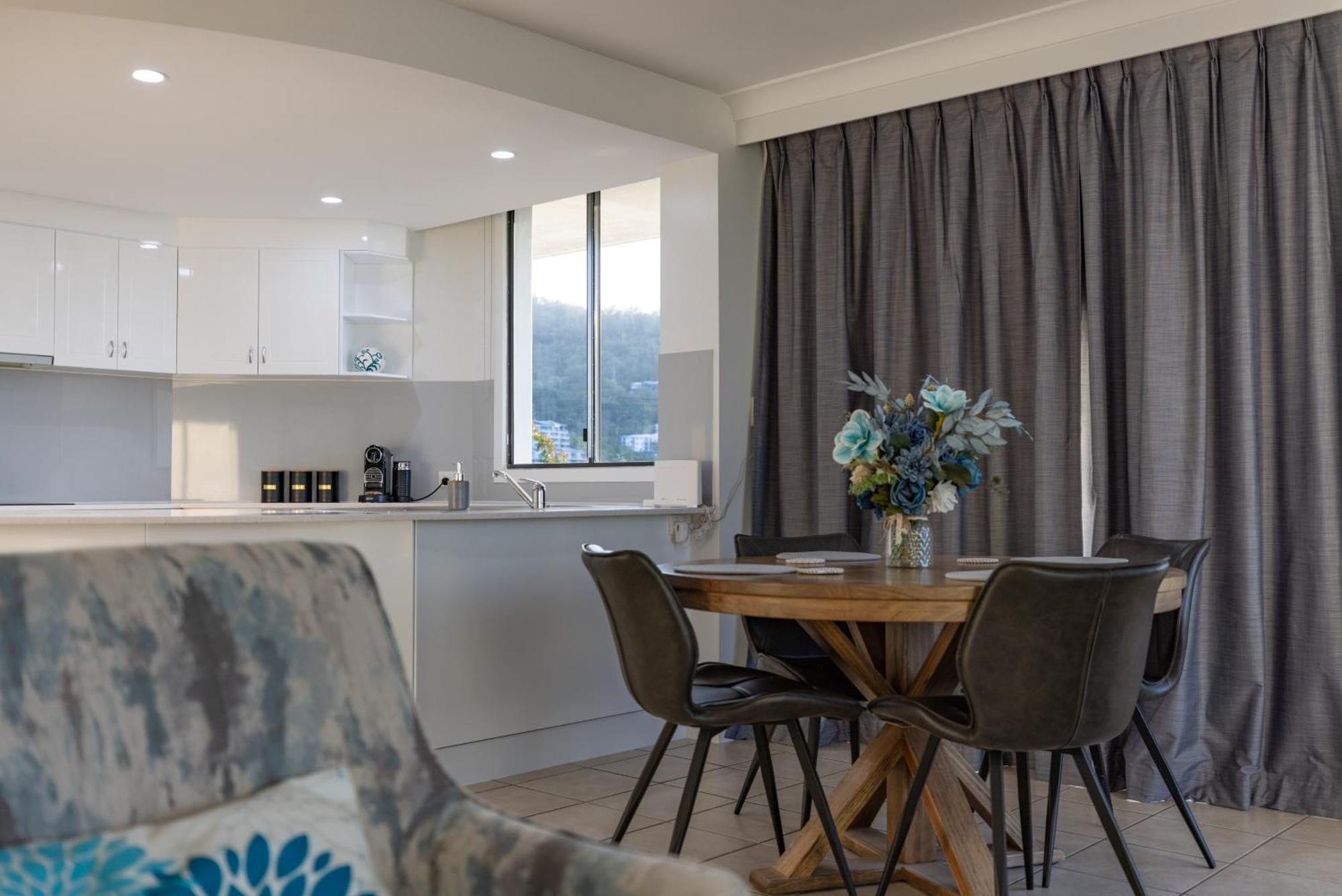 Apartment Aqua On The Edge Airlie Beach