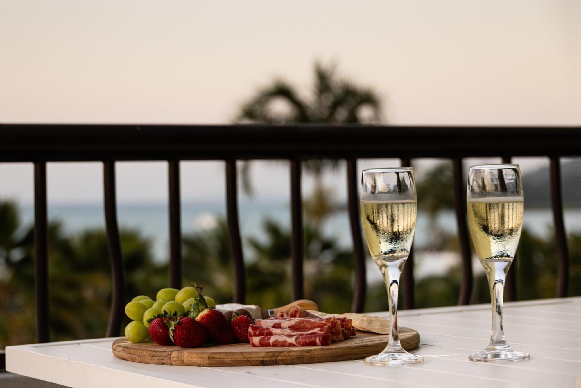 Apartment Aqua On The Edge Airlie Beach