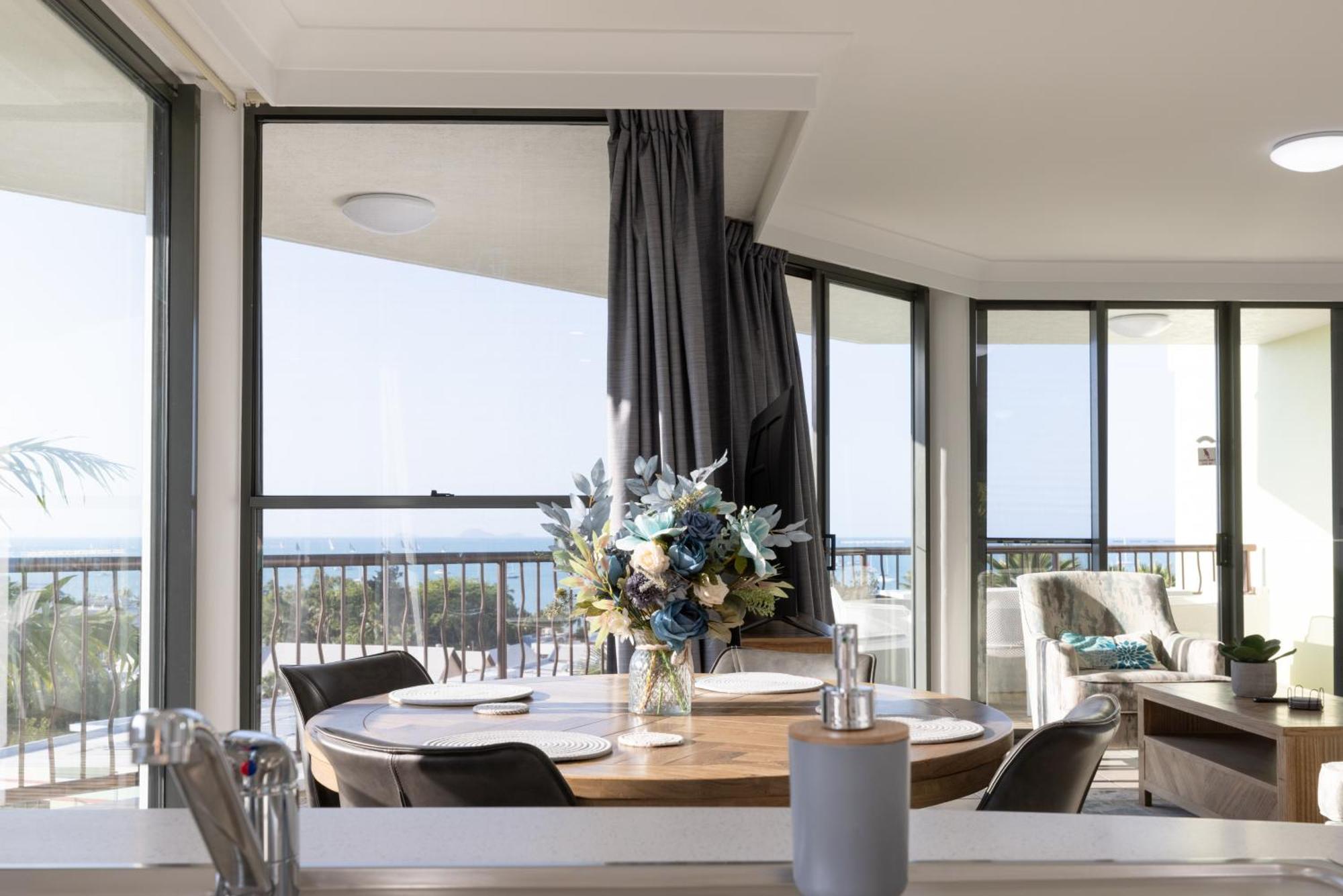 Apartment Aqua On The Edge Airlie Beach