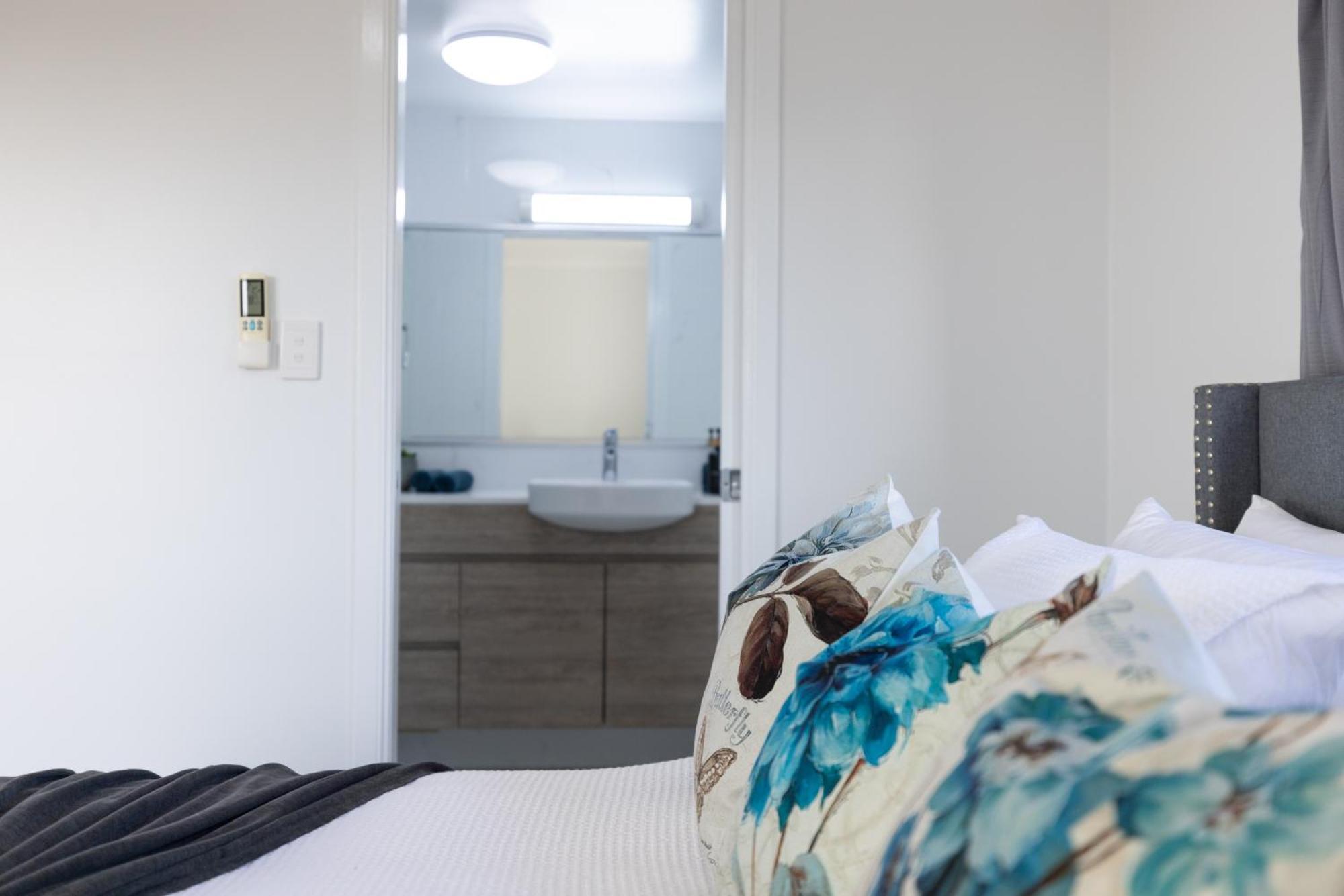 Apartment Aqua On The Edge Airlie Beach