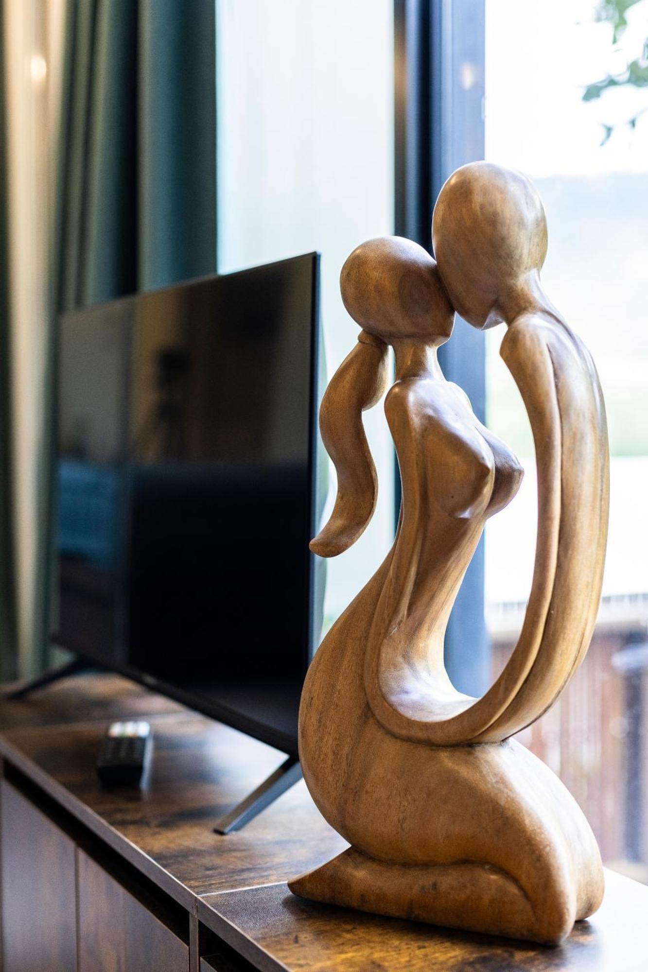 The Heart - Airlie Apartment