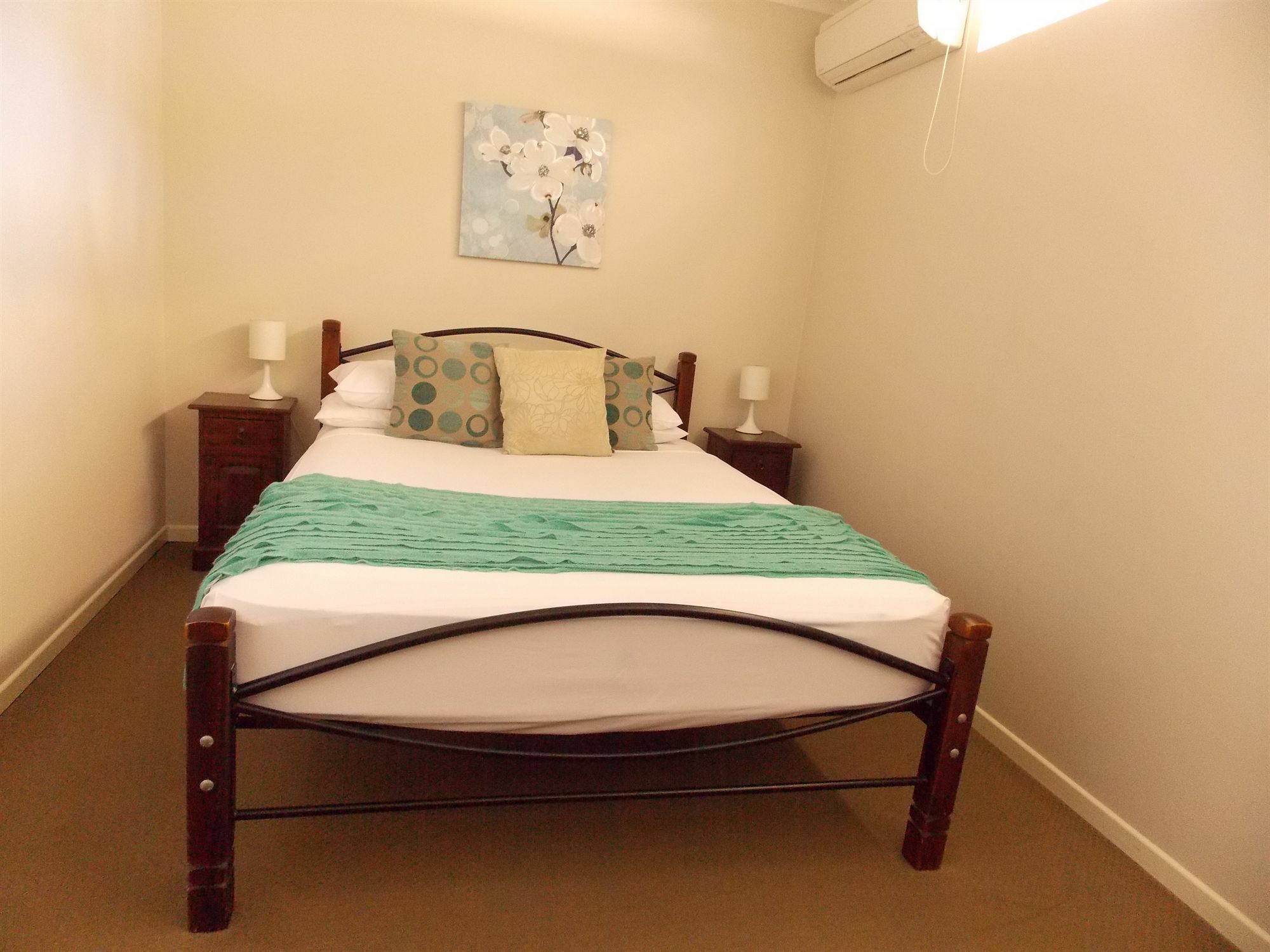 Airlie Aparthotel