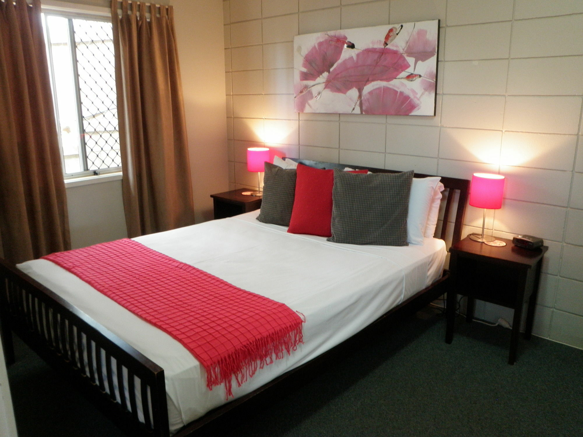 Airlie Aparthotel