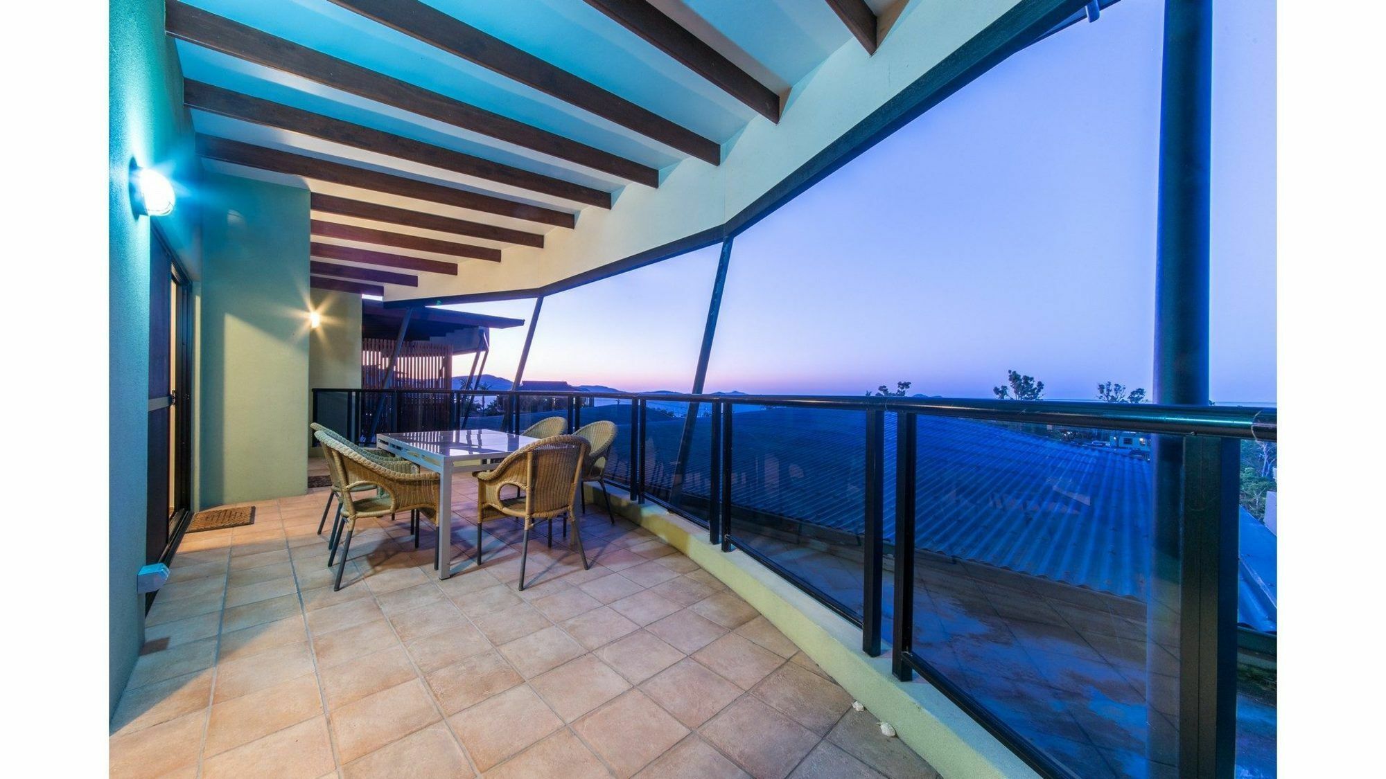 Paradise Penthouse At Waves Apartment Airlie Beach