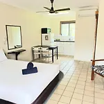 Paradise Court Holiday Units