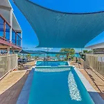 Airlie Sunset Waterview Apartment