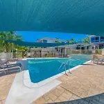 Airlie Sunset Waterview Apartment