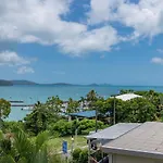 Airlie Sunset Waterview Apartment