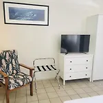Paradise Court Holiday Units
