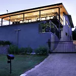 Airlie Escape