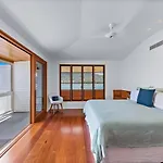 Airlie Beach Waterfront Luxury At 10 The Cove