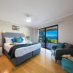 Nautilus On Nara - Spacious Airlie Beach Holiday Home With Ocean Views