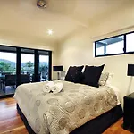 Airlie Escape