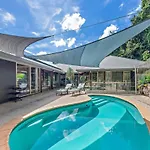 Idyllic Whitsunday Holiday Home With Amazing Views