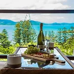 Idyllic Whitsunday Holiday Home With Amazing Views