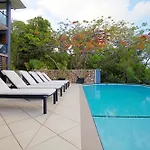 At Waterfront Whitsunday Retreat - Adults Only