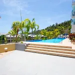 Azure Sea, Oceanviews, Wifi, 2 Pools + Gym