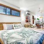 Airlie Beach Eco Cabins - Adults Only