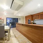Airlie Harbour Apartment - Airlie Beach