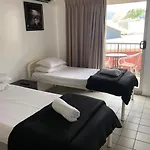 Airlie Waterfront Accommodation