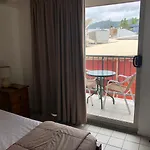 Airlie Waterfront Accommodation