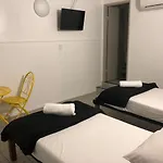 Airlie Waterfront Accommodation