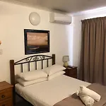 Airlie Waterfront Accommodation