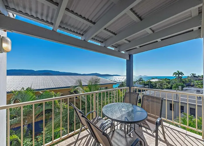 Airlie Sunset Waterview Apartment