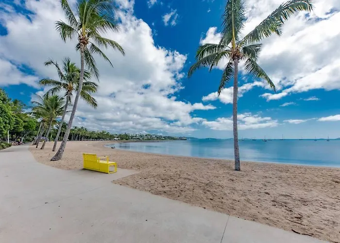 New! Gorgeous 2Br Apartment With Stunning Ocean Views!
