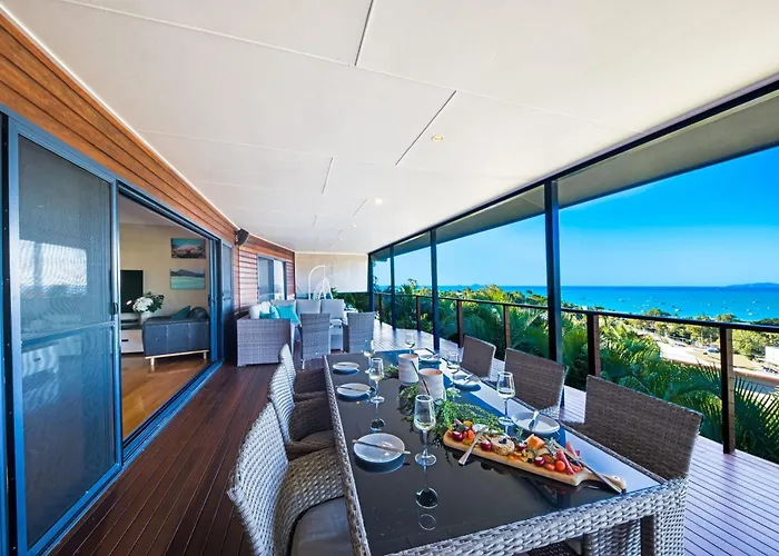 Nautilus On Nara - Spacious Airlie Beach Holiday Home With Ocean Views