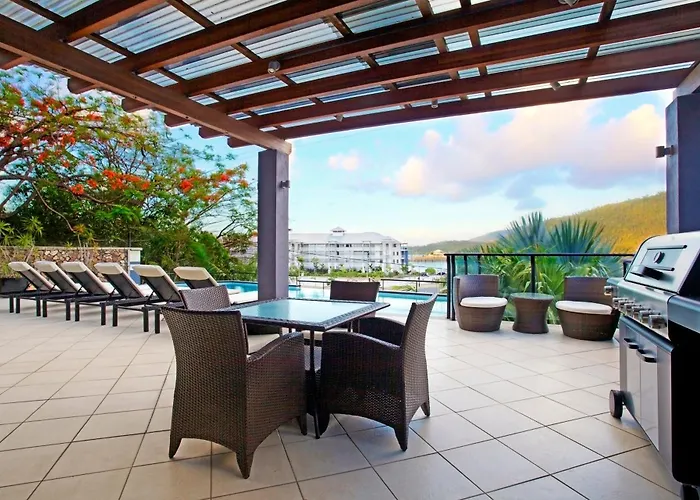At Waterfront Whitsunday Retreat - Adults Only