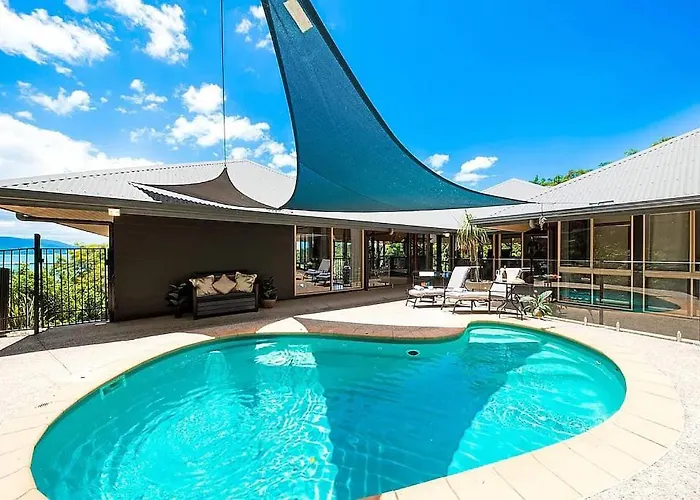 Idyllic Whitsunday Holiday Home With Amazing Views