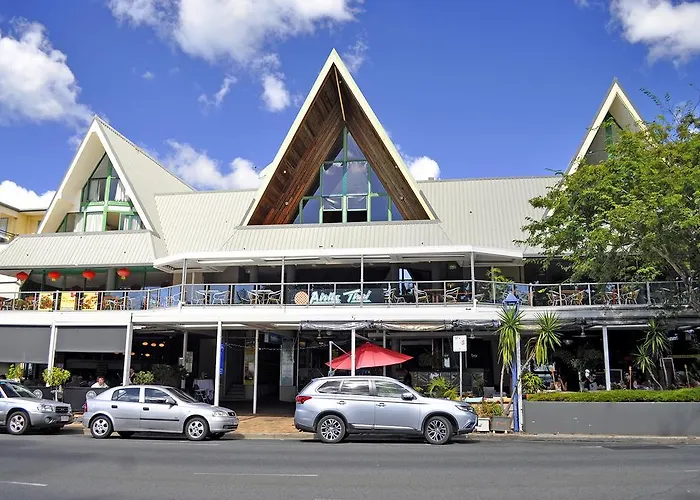 Airlie Waterfront Accommodation