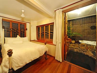Airlie Waterfront Bed & Breakfast 4*