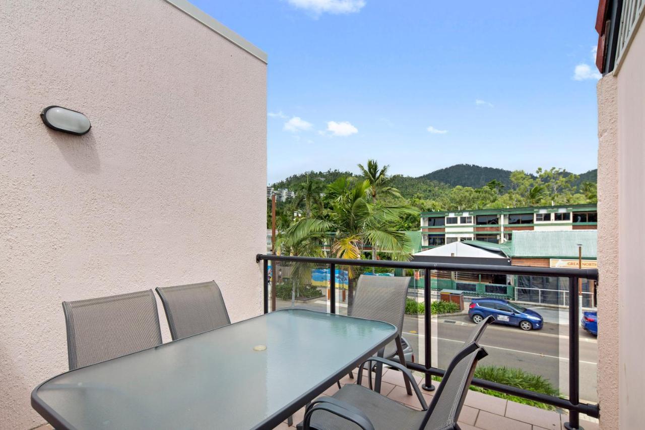 Location! 2br Town View Unit In Centre Of Airlie. *