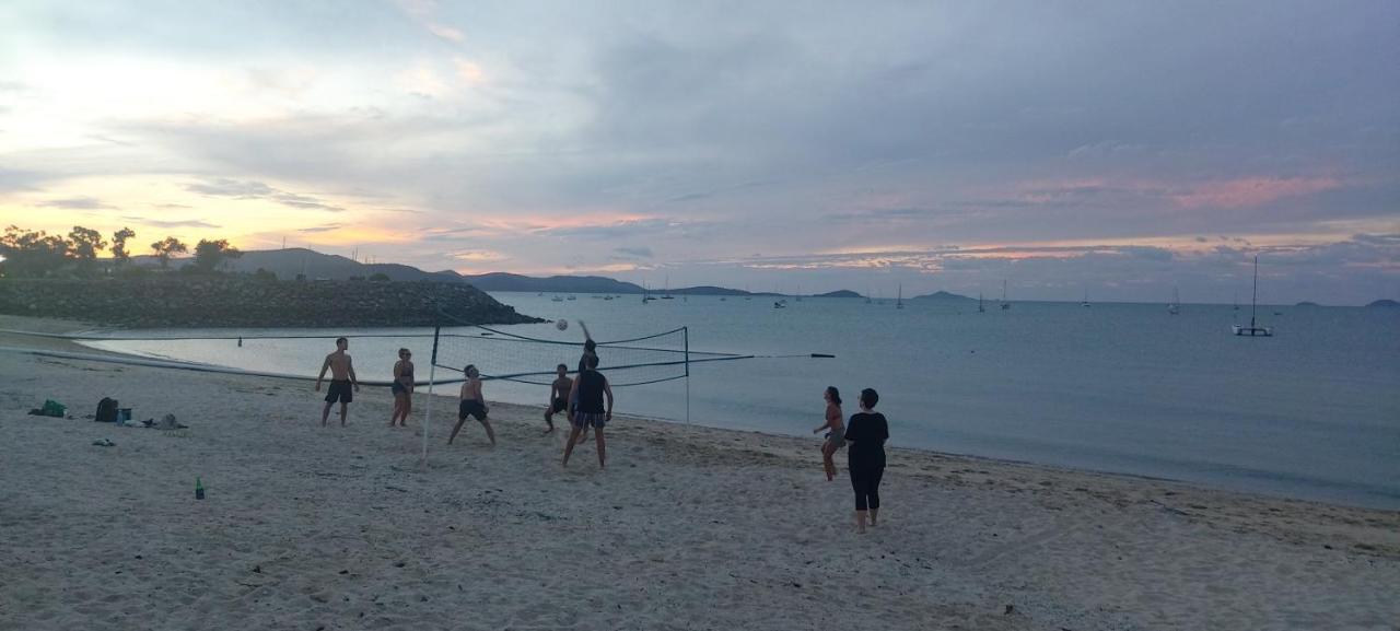 Backpackers By The Bay * Airlie Beach