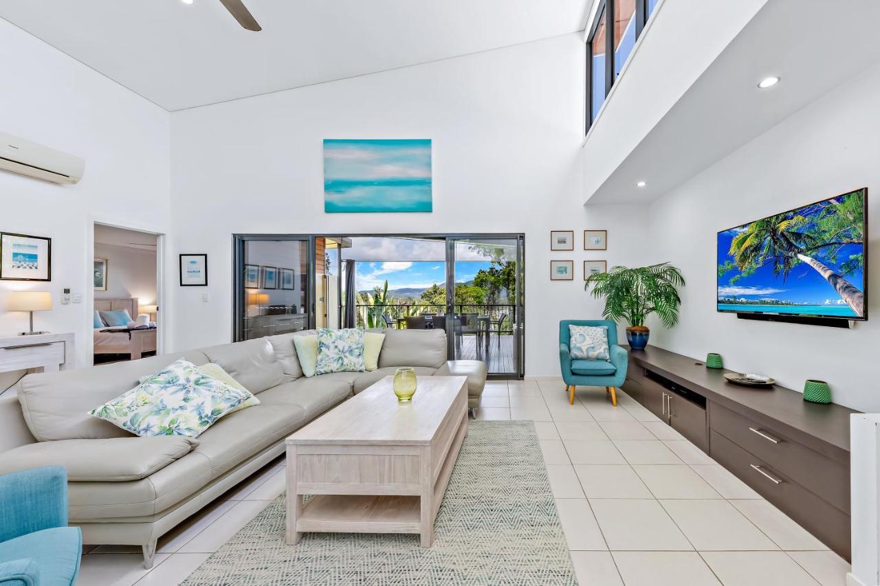 Hilltop Views - Cannonvale Holiday home *