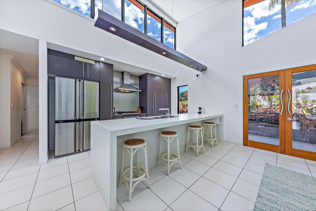 Holiday home Hilltop Views - Cannonvale