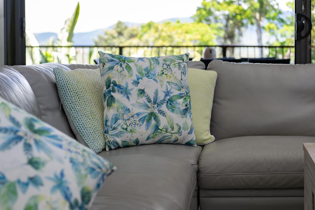 Holiday home Hilltop Views - Cannonvale *