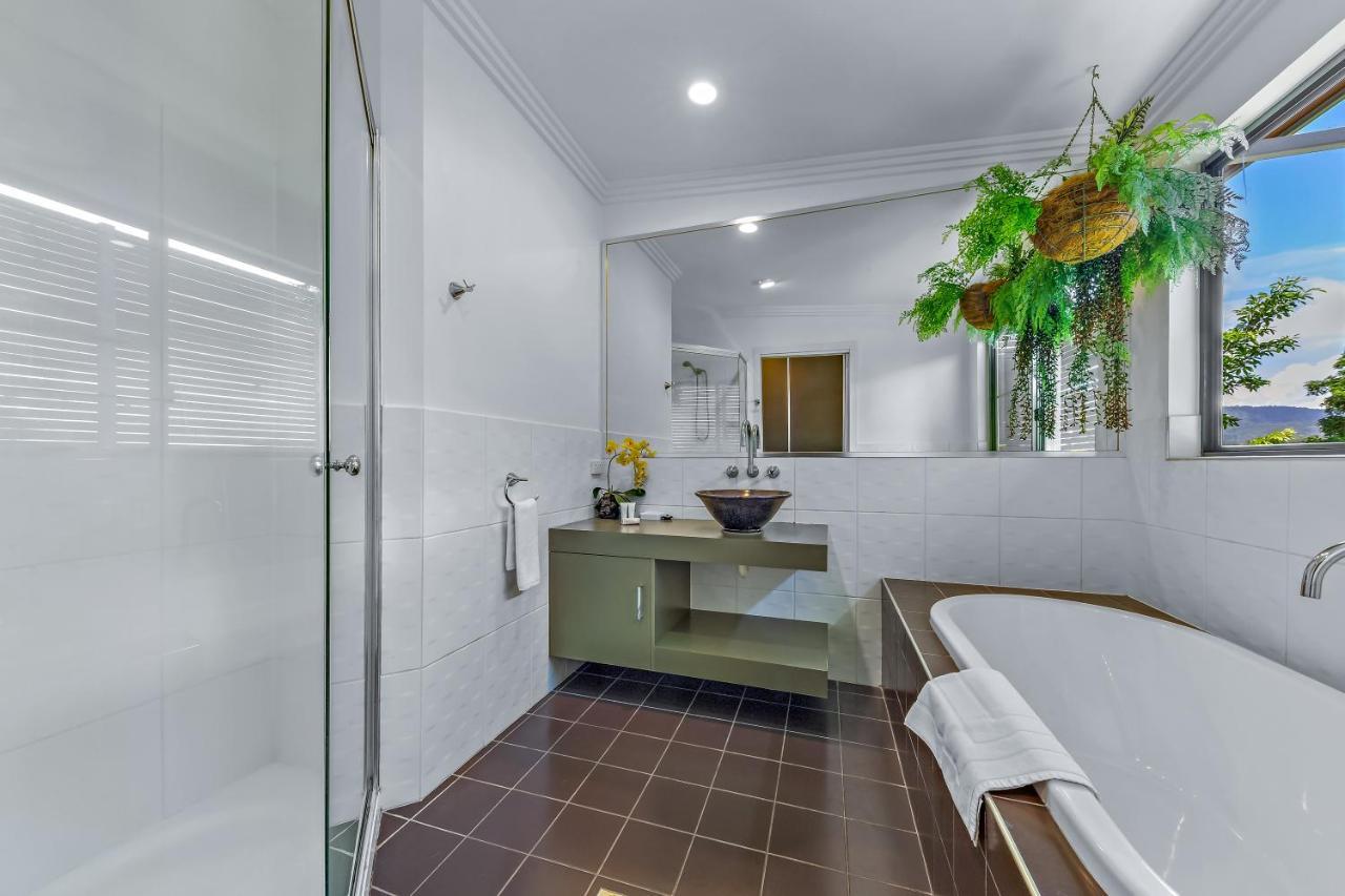Hilltop Views - Cannonvale Holiday home *