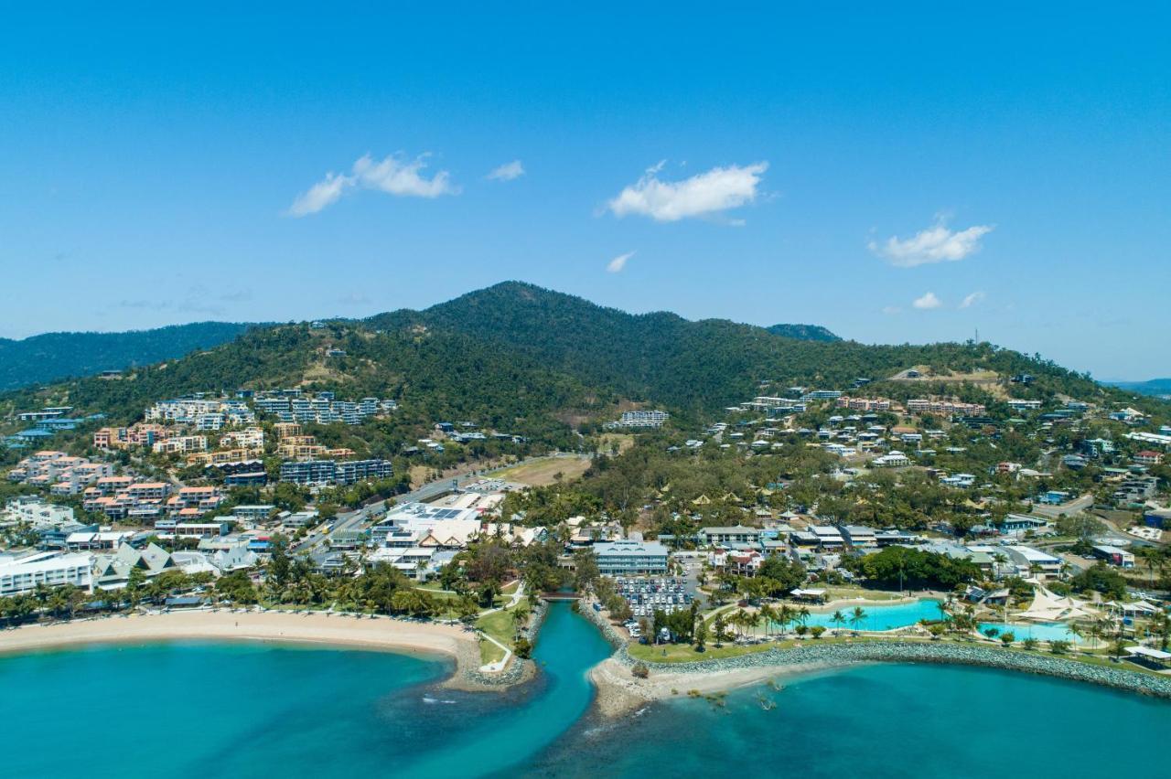 Airlie Sun & #1 Apartment