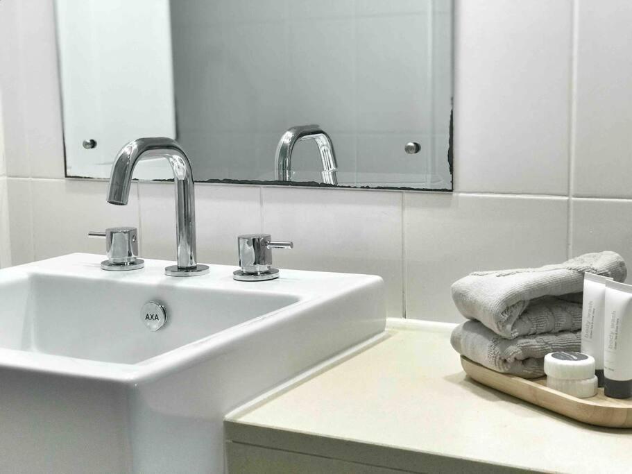 Apartment Three A Airlie Seaviews, Pool, Private Airlie Beach