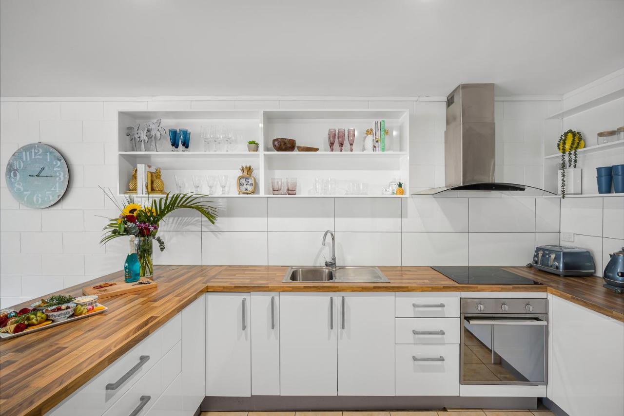 Pina Mimosa - Airlie Apartment