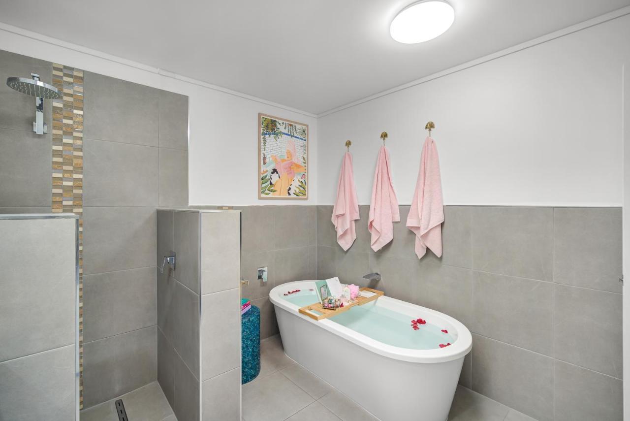 Pina Mimosa - Airlie Apartment