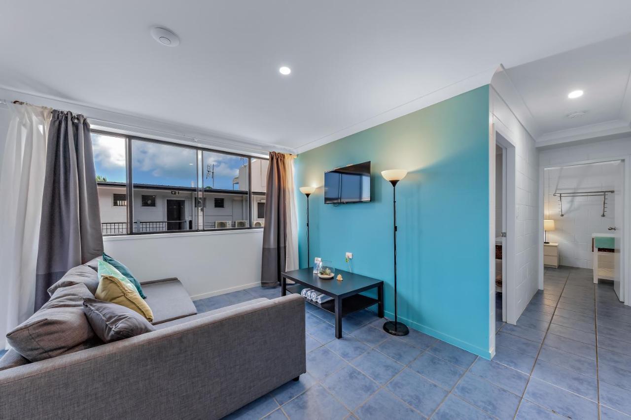 Airlie Sun & #5 Apartment