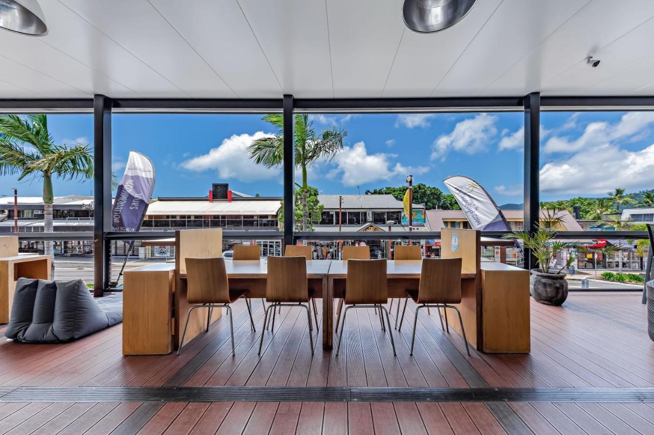 Airlie Sun & #5 Apartment