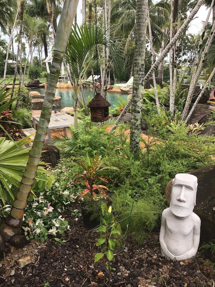 Colonial Palms Motor Motel